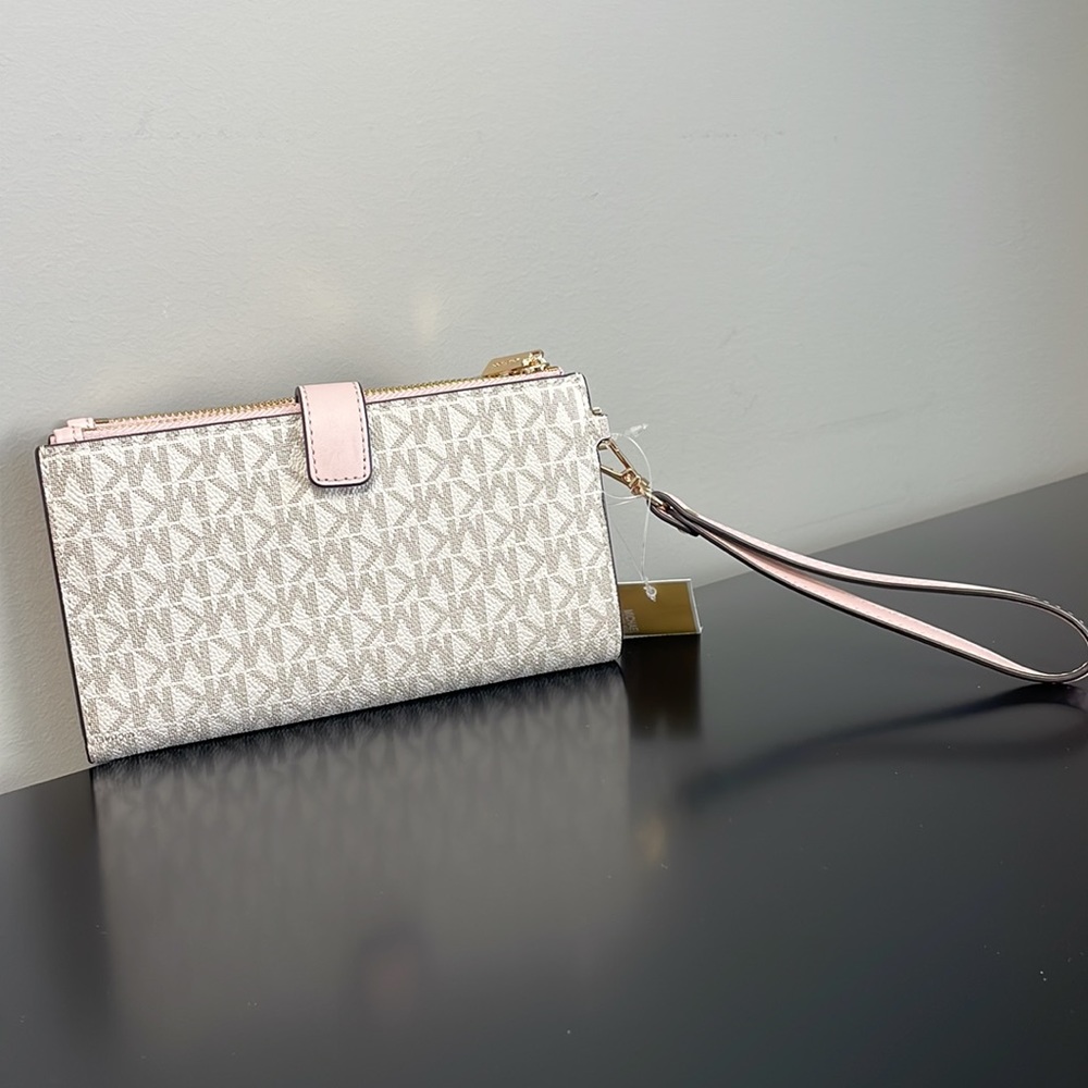 Michael Kors - Picture 3 of 6